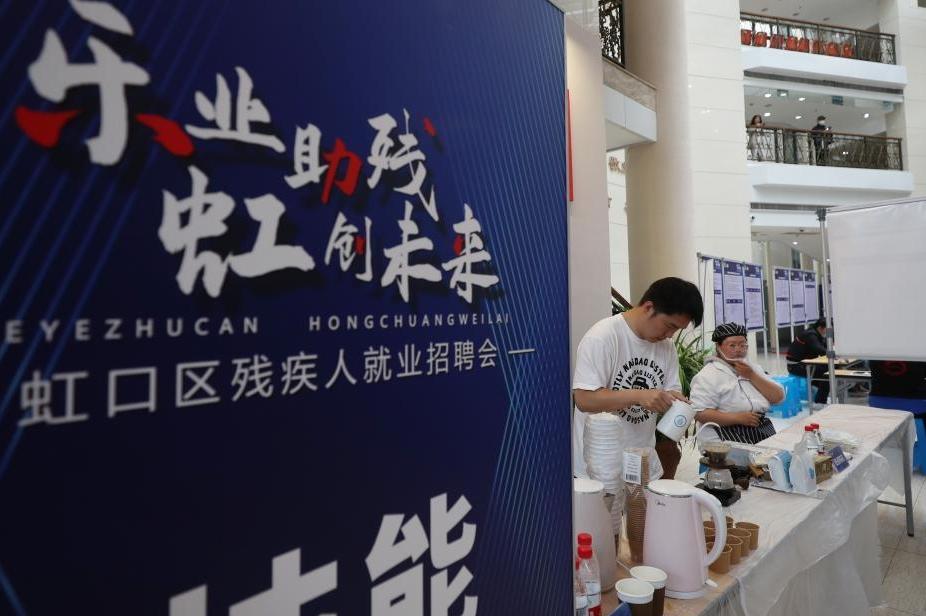 成都通报一燃油车发生燃爆