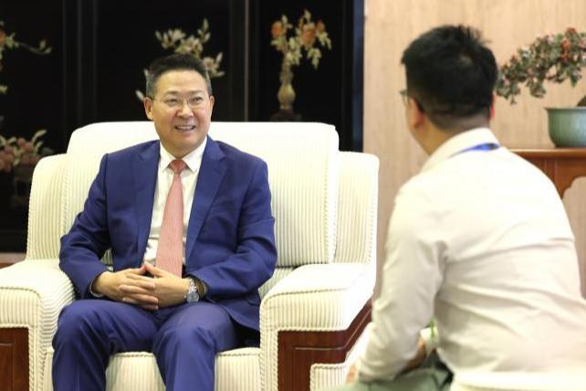 台青贵州铜仁观龙舟赛：同舟共渡两岸情