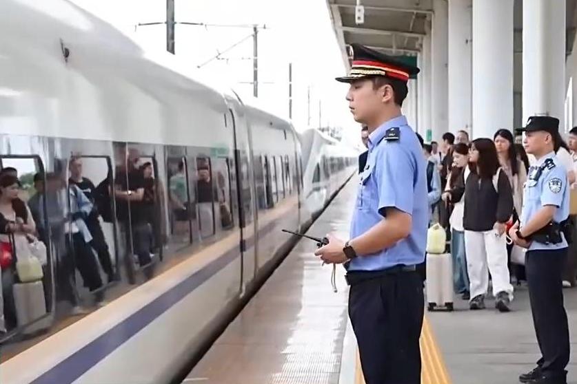 莽小五上树