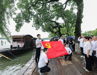 每日经济新闻